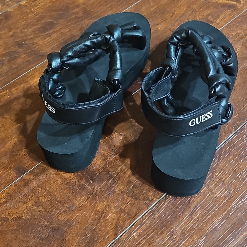 GUESS Women's Albina Wedge Sandal, black, size 9.5 M - Picture 4 of 5